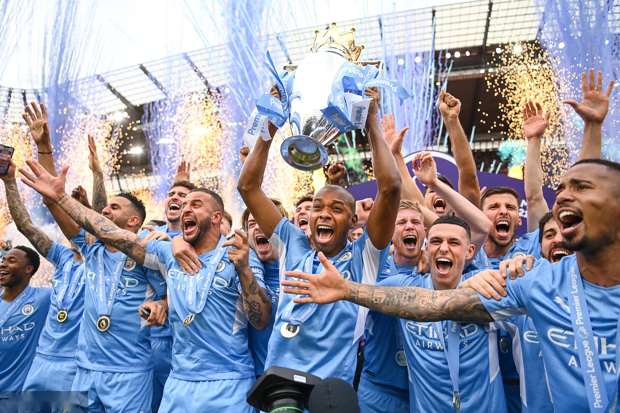 仅彰显了他 仅彰显了他